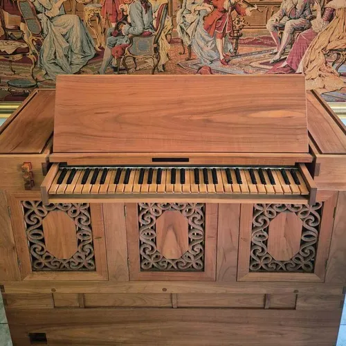 Chest Organ built by Thomas de Grunne